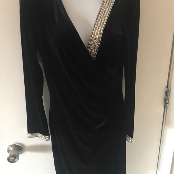 Velvet black dress with crystal - Picture 4 of 8